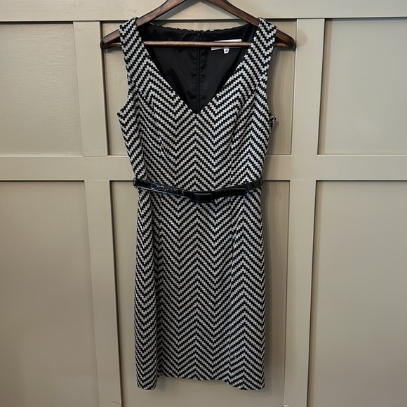 Trina Turk Chevron Striped Career Sheath Dress Viscose Wool Black & Gray Size 4 - Picture 4 of 12
